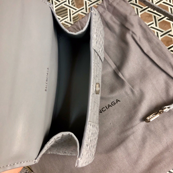 バレンシアガバッグ着用イメージ